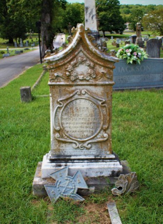 Monument of James Hodge, one of the first men from Maury County to die in the Civil War